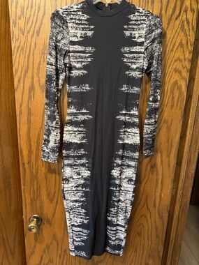 H&M Black and White Long Sleeve Brushstroke Knit Midi Dress